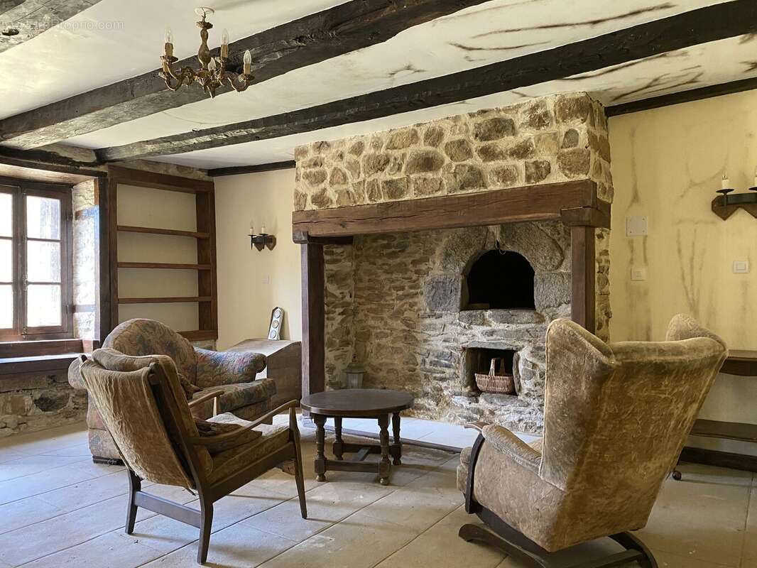 Maison à NEUVIC-ENTIER