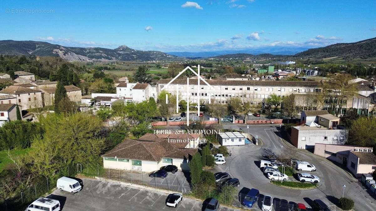 Commerce à VALLON-PONT-D'ARC
