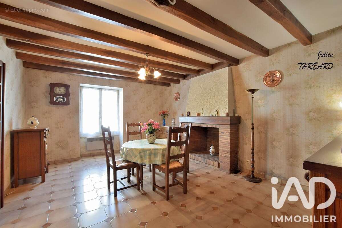 Maison 110 m² à La Chapelle-Blanche-Saint-Martin  - photo 4