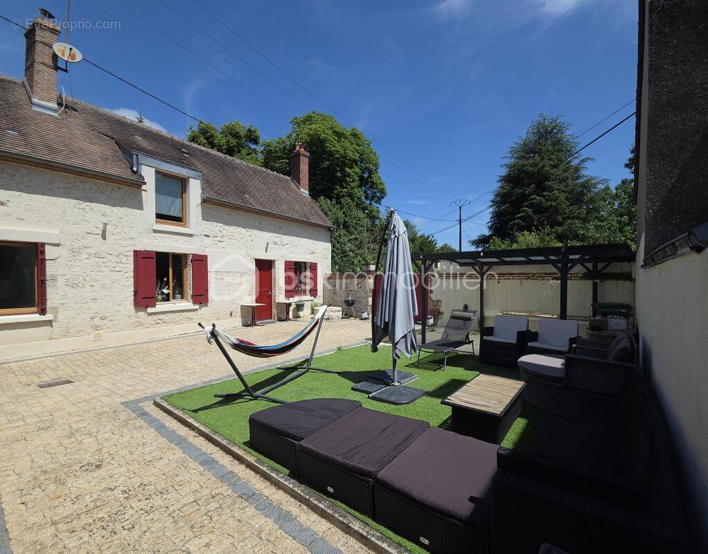 Maison à SAINT-PRYVE-SAINT-MESMIN