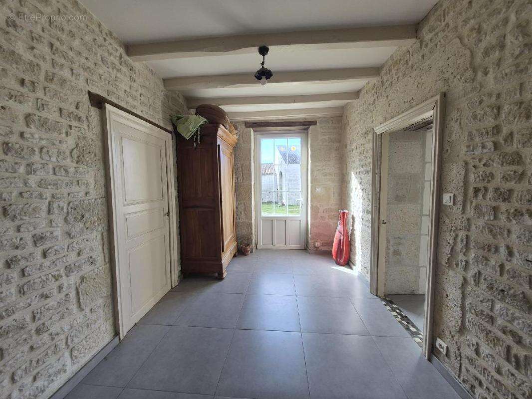 Maison 315 m² à Coivert  - photo 4