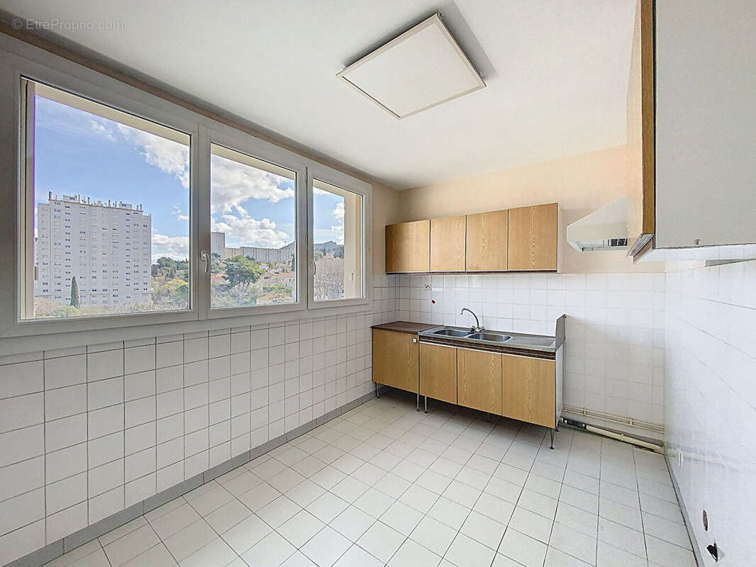 Appartement à MARSEILLE-11E