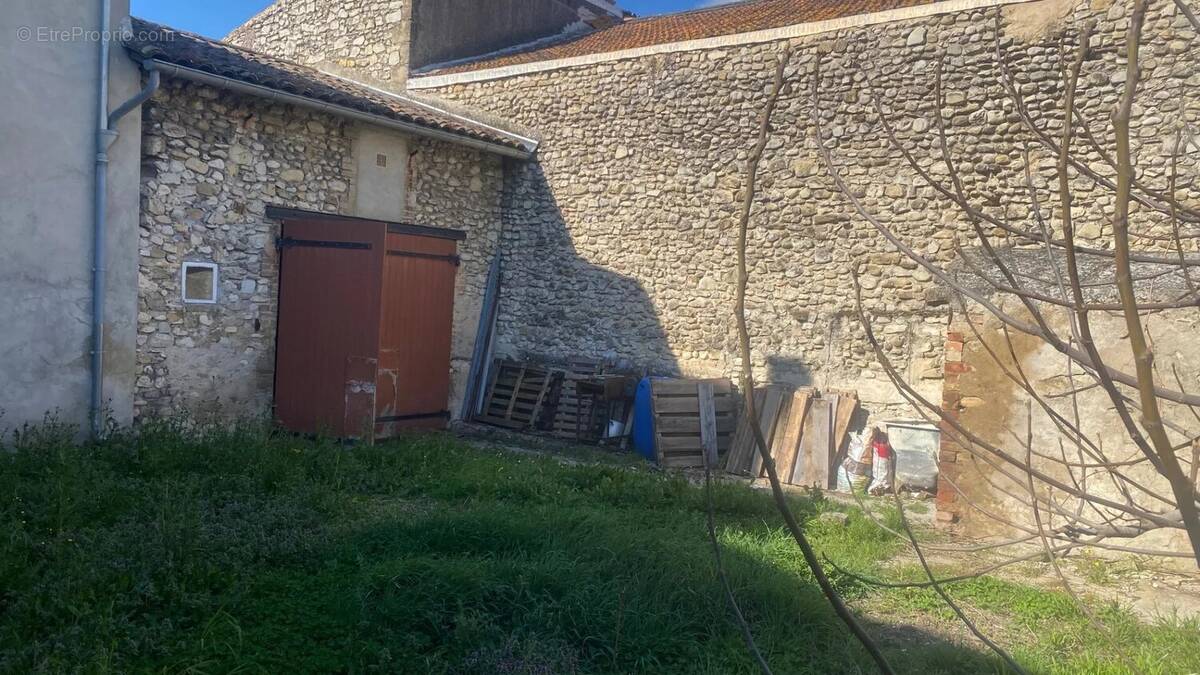 Maison à AOUSTE-SUR-SYE