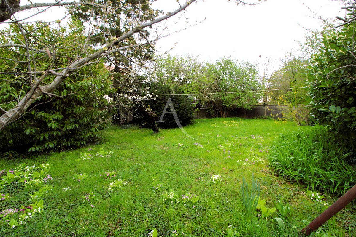 Terrain à VIRY-CHATILLON