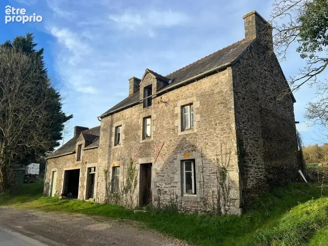 Maison à ALLINEUC