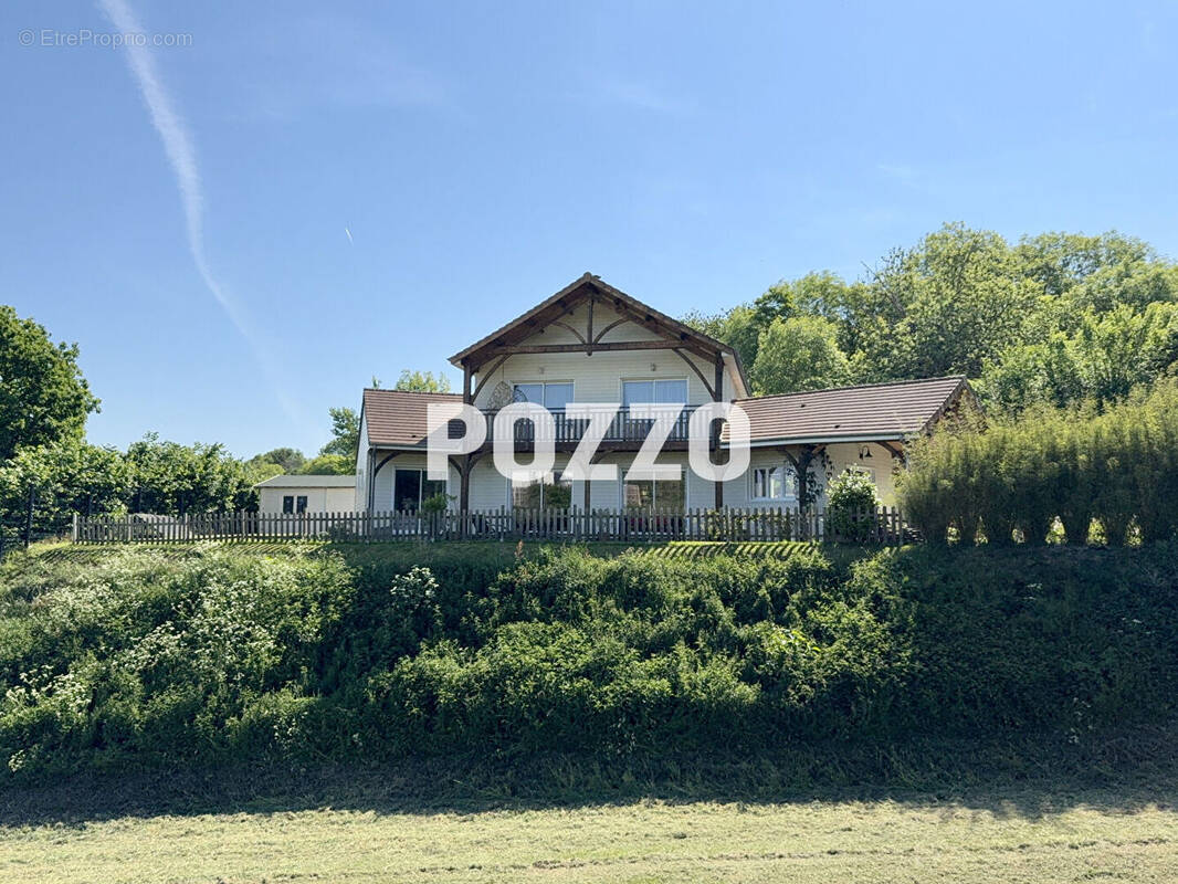 Maison à DONVILLE-LES-BAINS