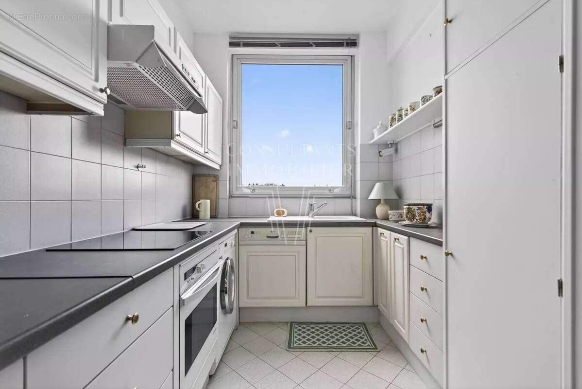 Appartement traversant parfait etat balcon paris xvi– quartier jasmin. - photo 10
