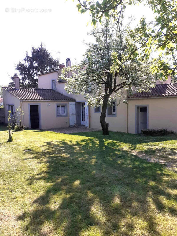 Maison à NIEUL-LE-DOLENT