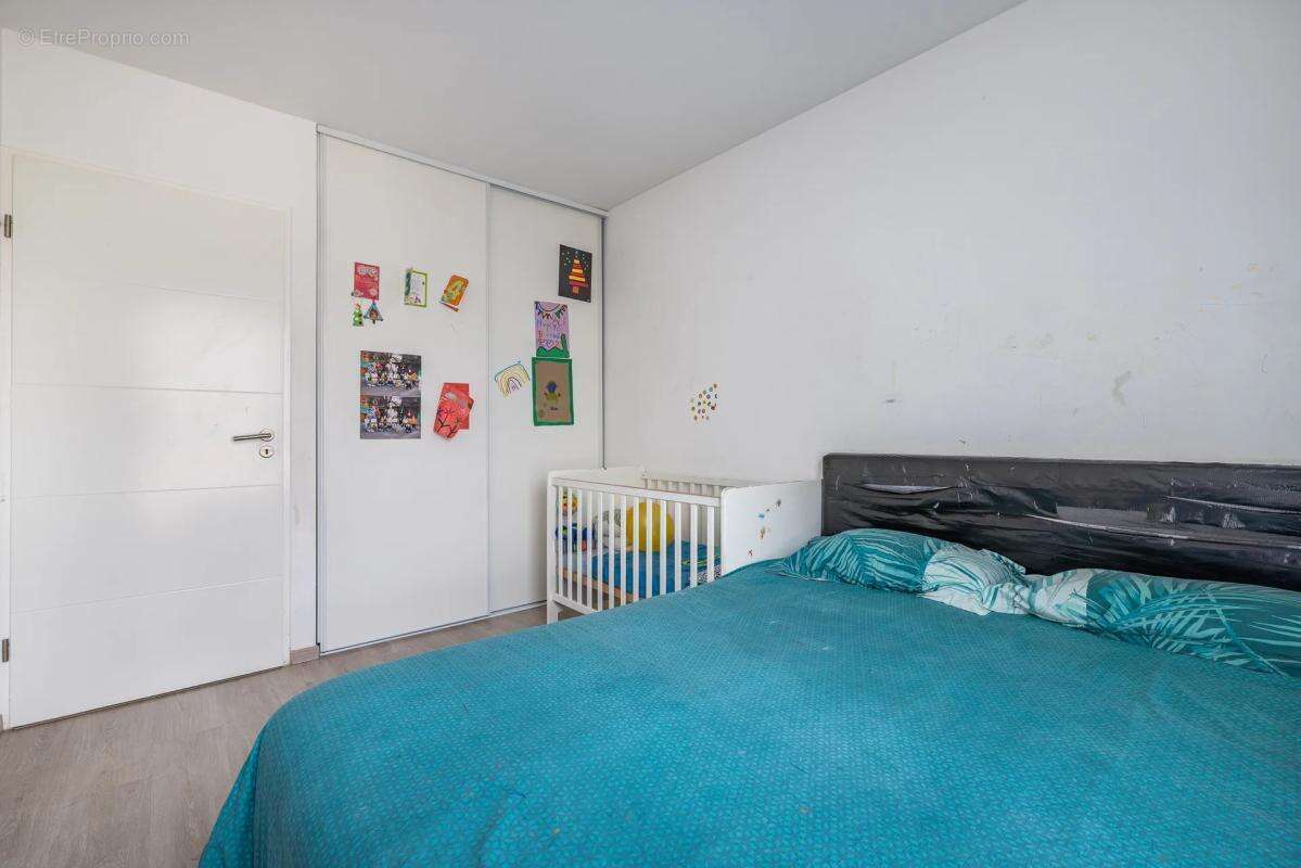 Appartement à LES PAVILLONS-SOUS-BOIS