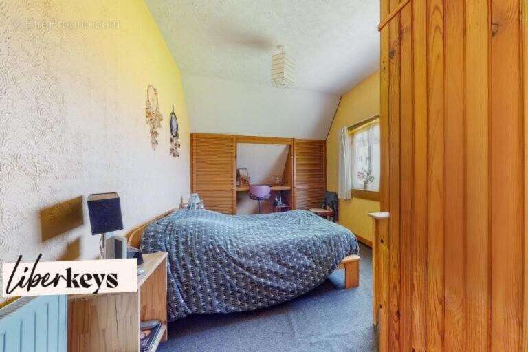 Maison à LA ROCHE-DERRIEN