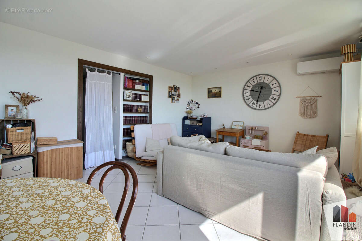 Appartement à SAINT-GENIS-LAVAL