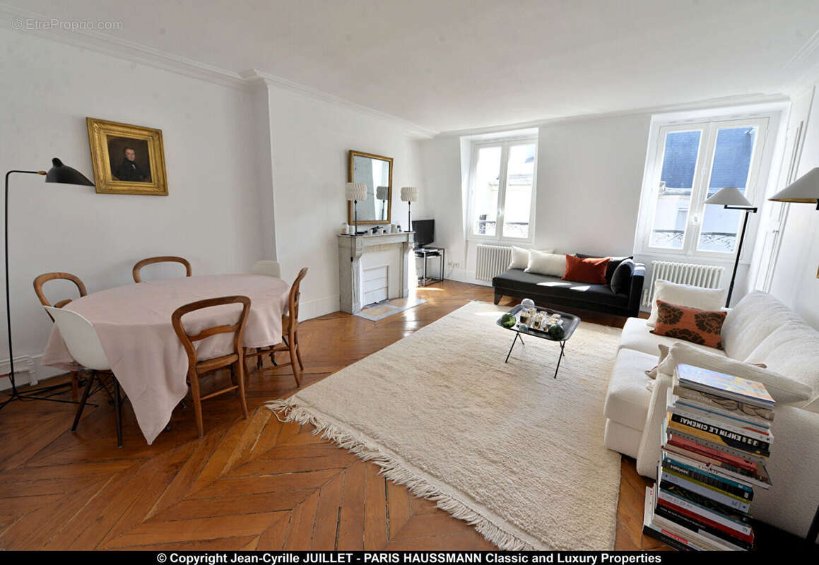 Appartement à PARIS-8E