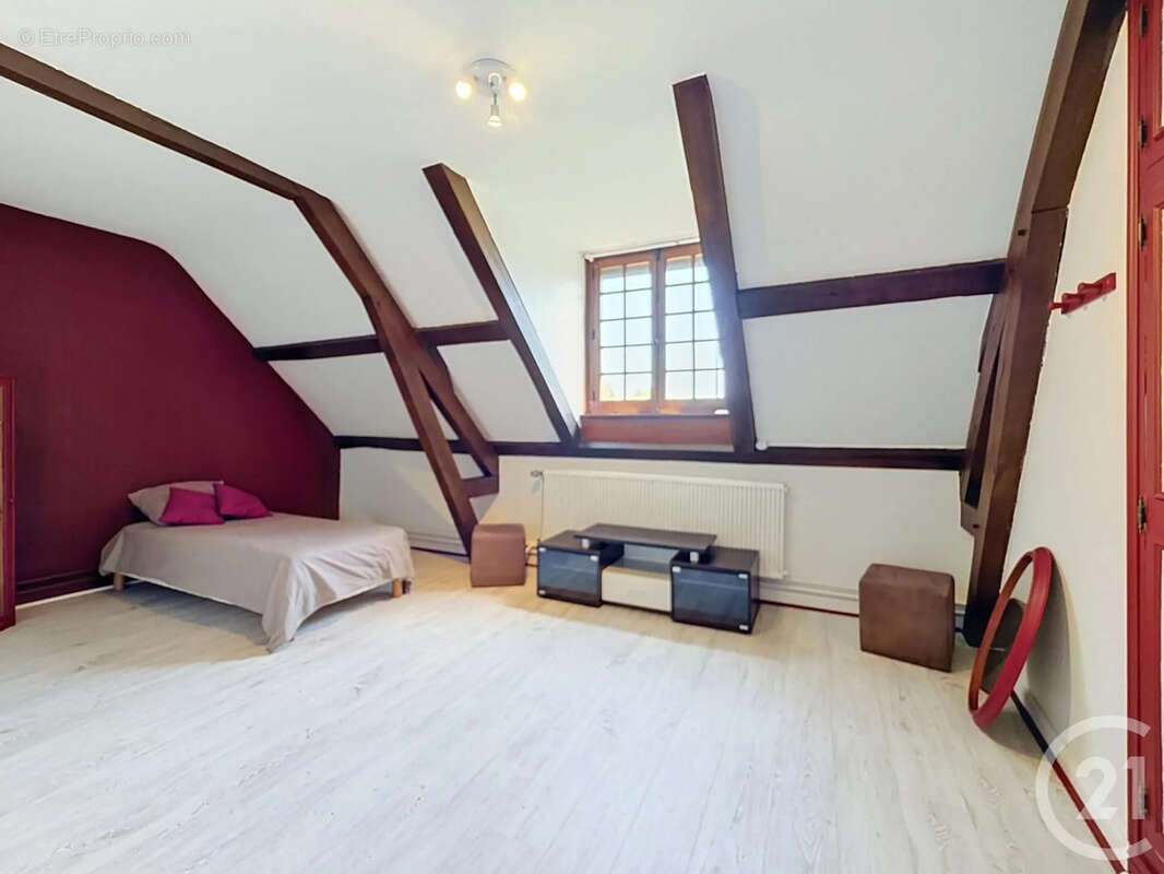 Maison à MARCILLY-EN-VILLETTE