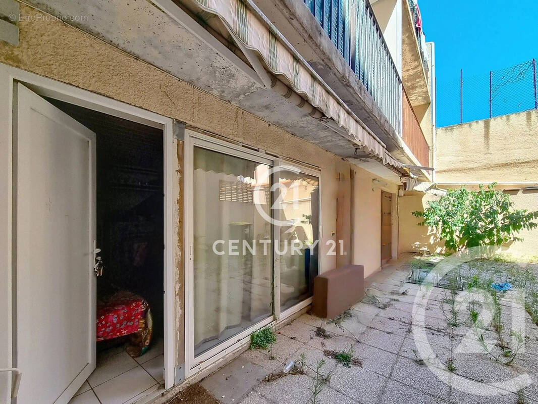 Parking à CANET-EN-ROUSSILLON