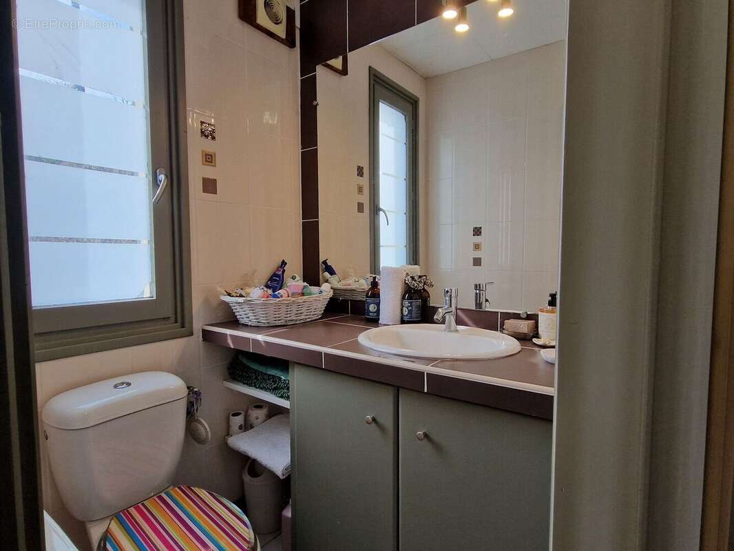 salle d'eau etage ensuite ch2 - Maison à LE BUGUE