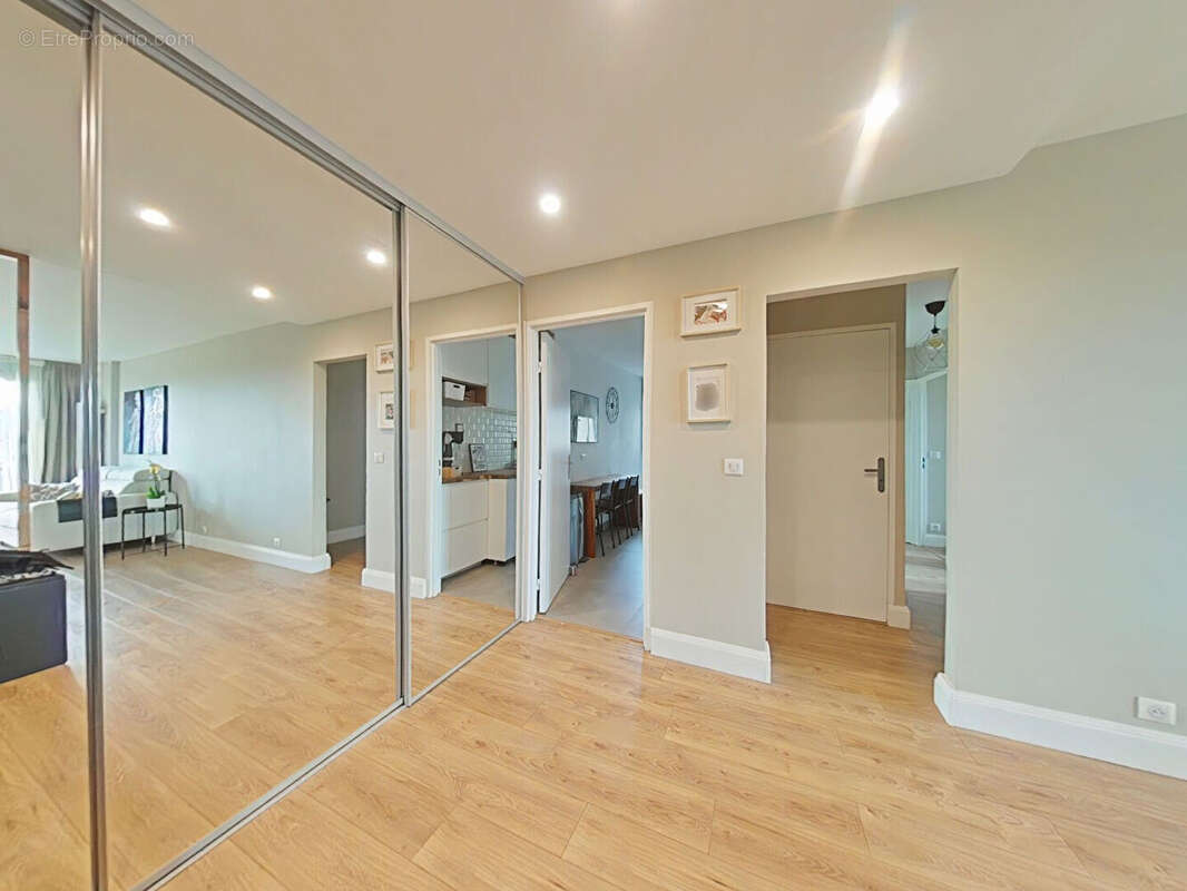 Appartement à FONTENAY-LE-FLEURY