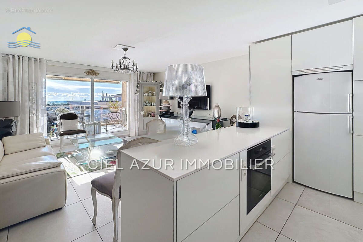 Appartement à VALLAURIS