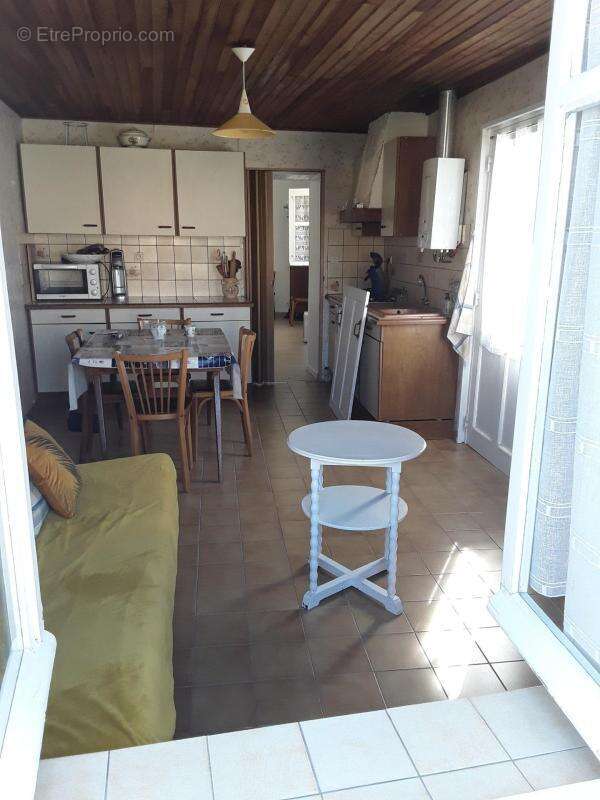 Jolie petite maison située à 840m du front de mer (plage  port Giraud).De 34,5m2 - photo 12