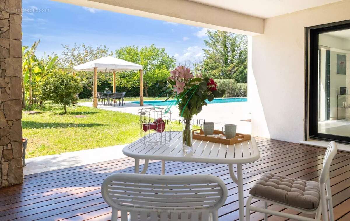 Maison à ROQUEFORT-LES-PINS