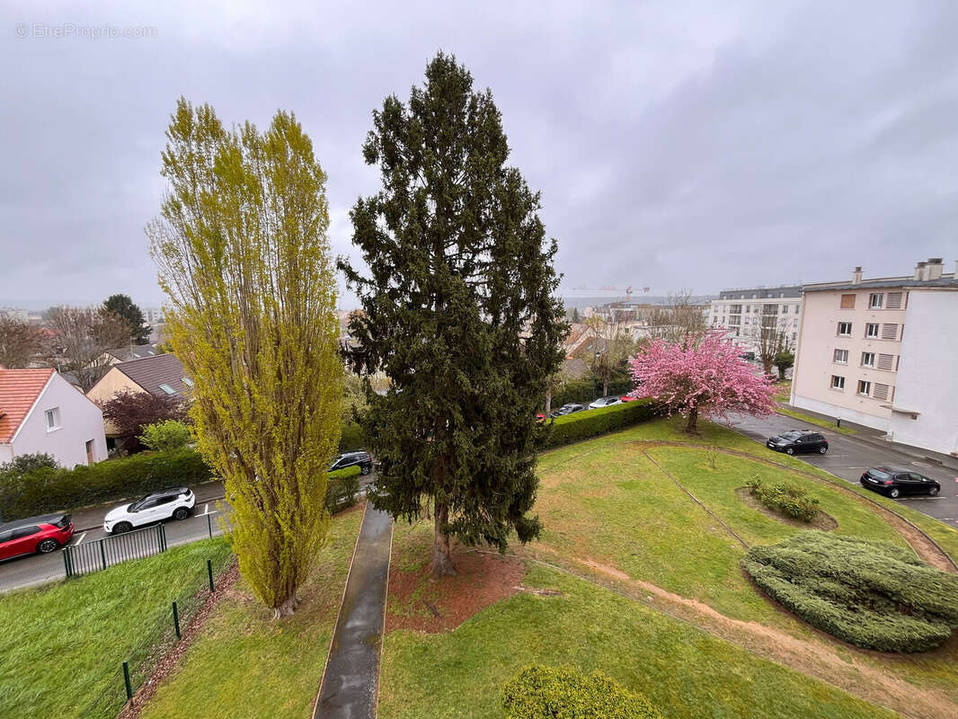 Appartement à LES CLAYES-SOUS-BOIS