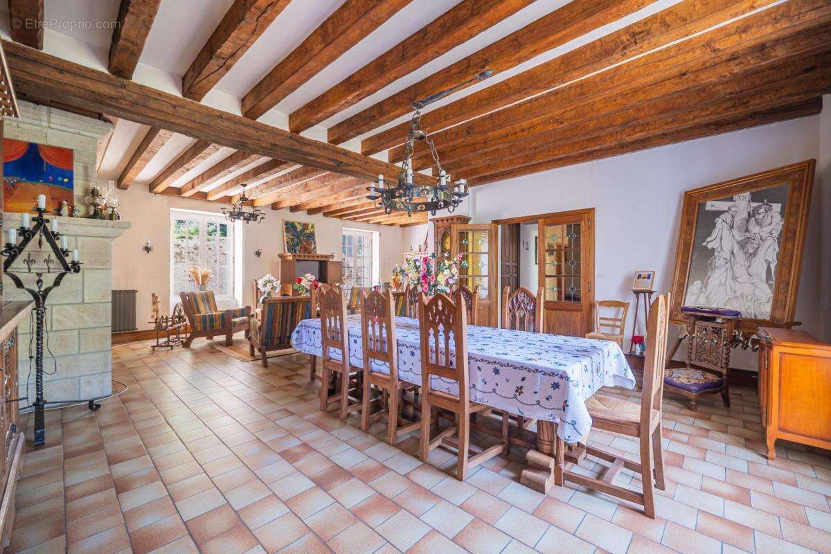 Maison à FRESNAY-SUR-SARTHE