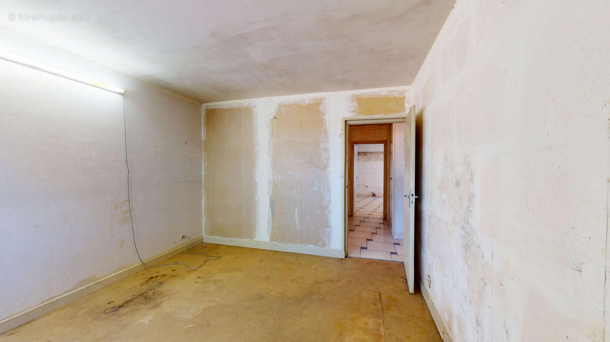 Maison plain pied sur 13.65 ares de terrain. - photo 11