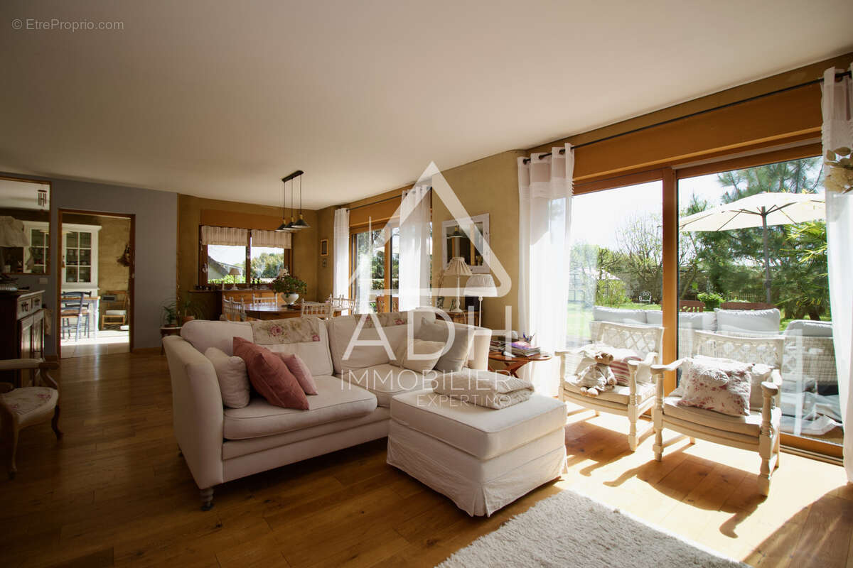 A VENDRE à MEZIERES SUR SEINE Maison 7 pièces / 5 chambres - 193m2 - photo 4
