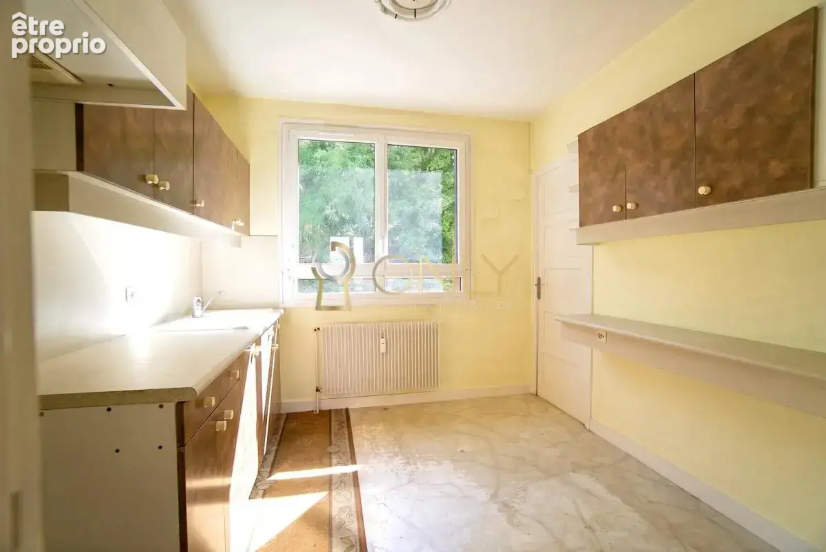 Jassans-Riottier - Appartement T3 à rénover - à vendre - photo 2
