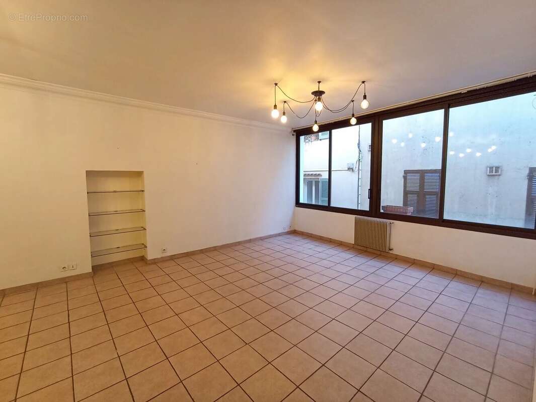 Appartement à SAINT-LAURENT-DU-VAR