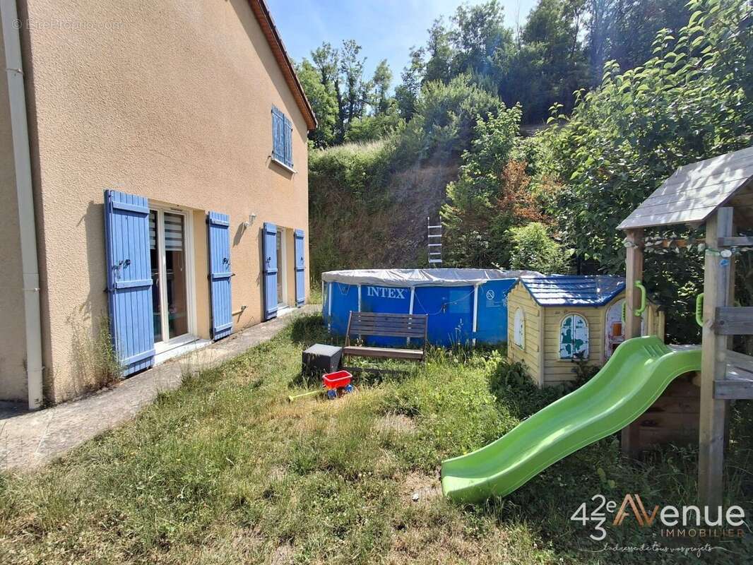 Maison à LE CHAMBON-FEUGEROLLES