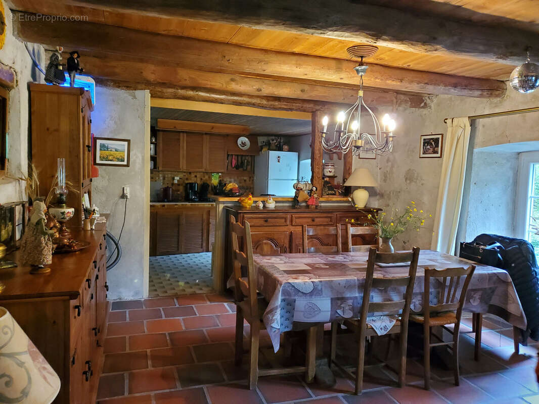 Ferme restaurée avec terrain attenant - photo 2
