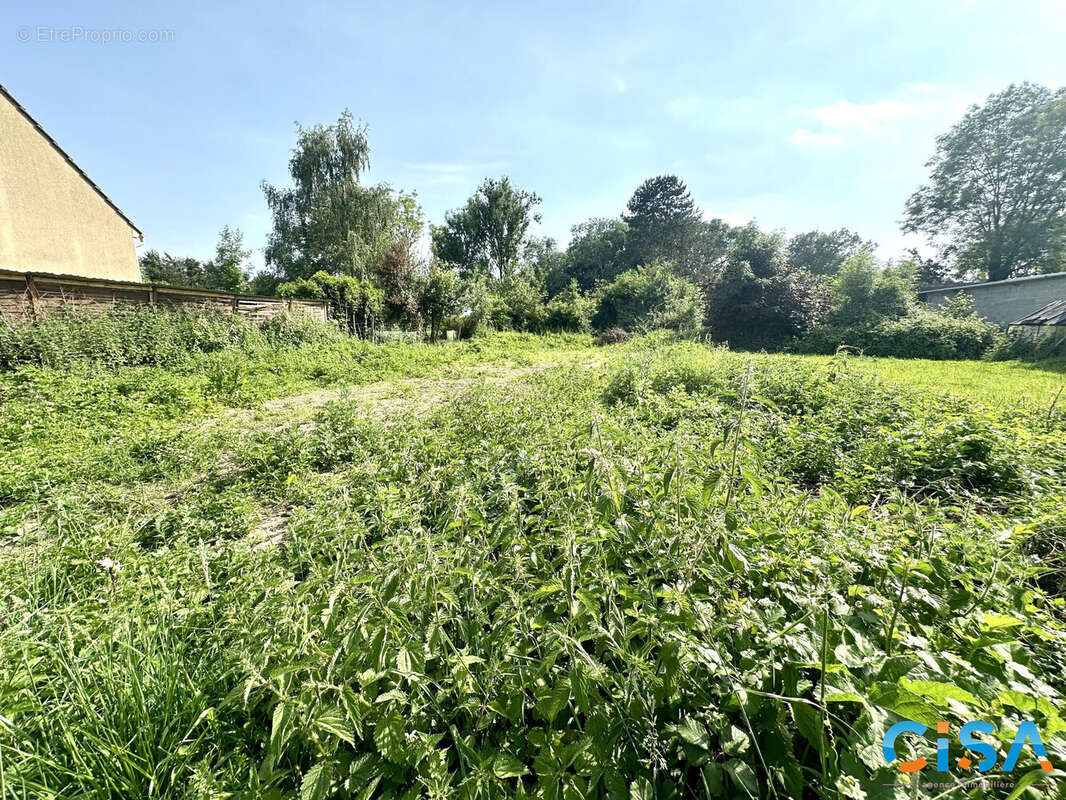 Terrain à NEUILLY-EN-THELLE