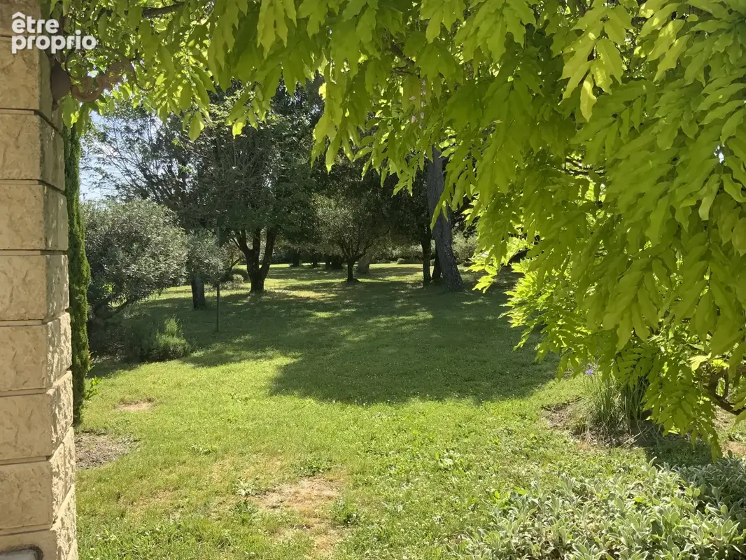 Charmante maison avec terrain arboré et piscine  à Uzès. - photo 15