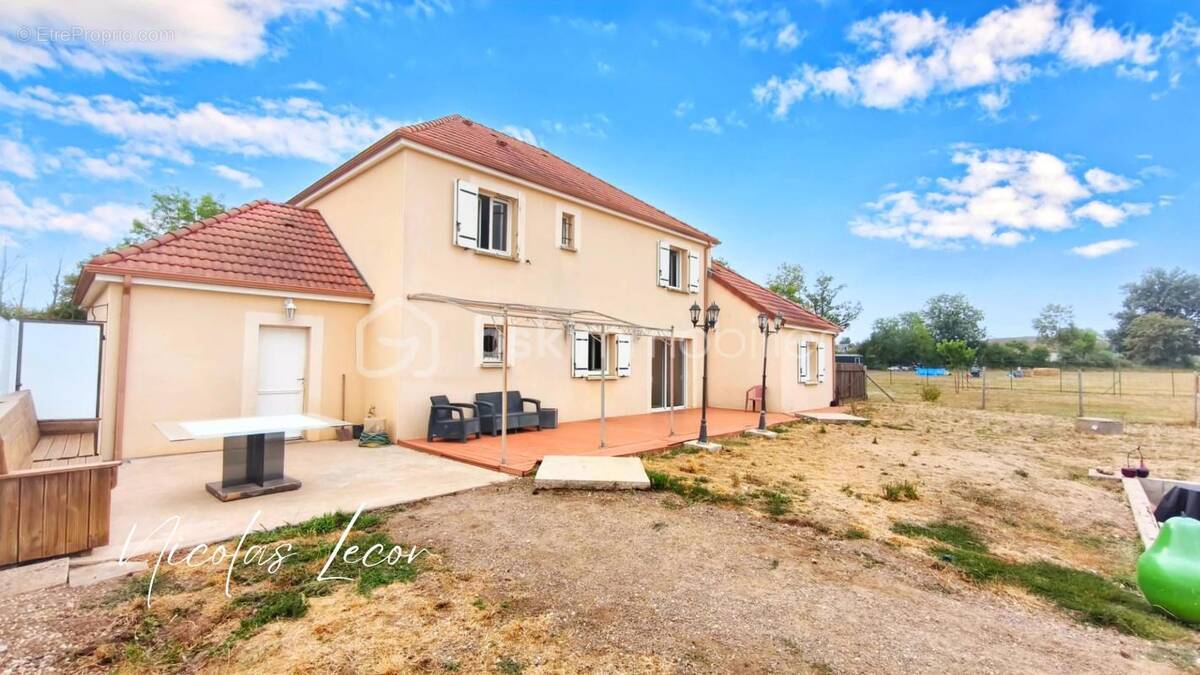 Maison à LA GUERCHE-SUR-L'AUBOIS