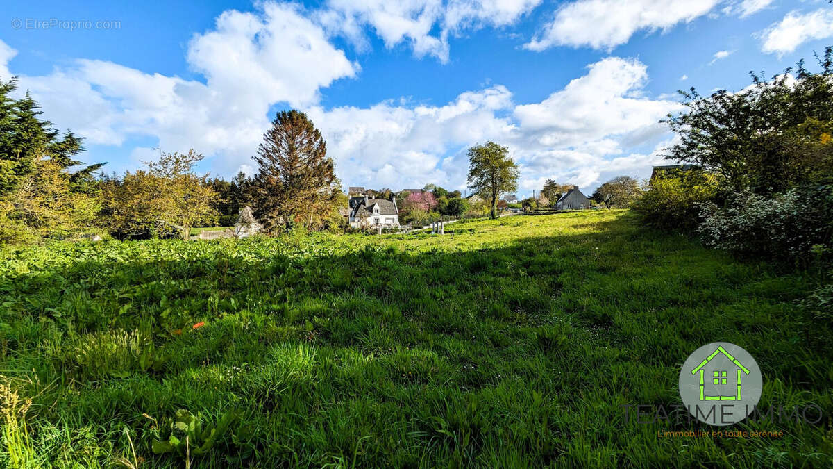 Terrain à LOCQUIREC