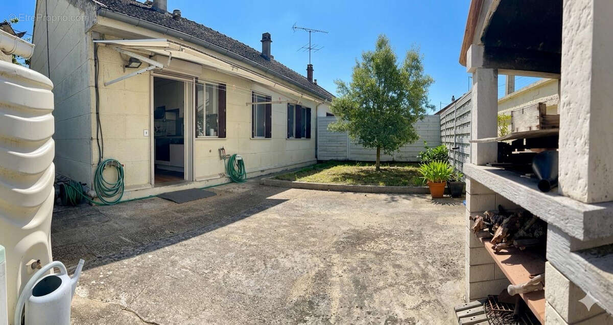 Maison à VERT-SAINT-DENIS