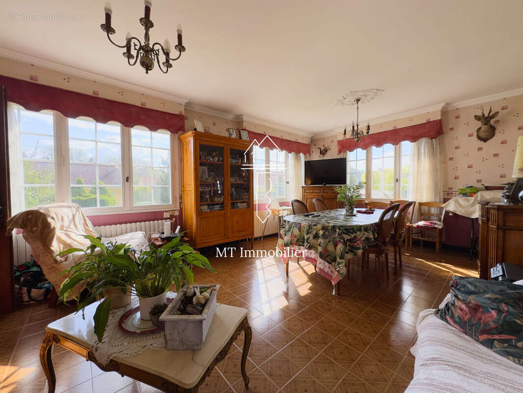 Maison à BEAURAINVILLE