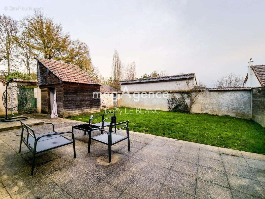 Appartement à JOUY