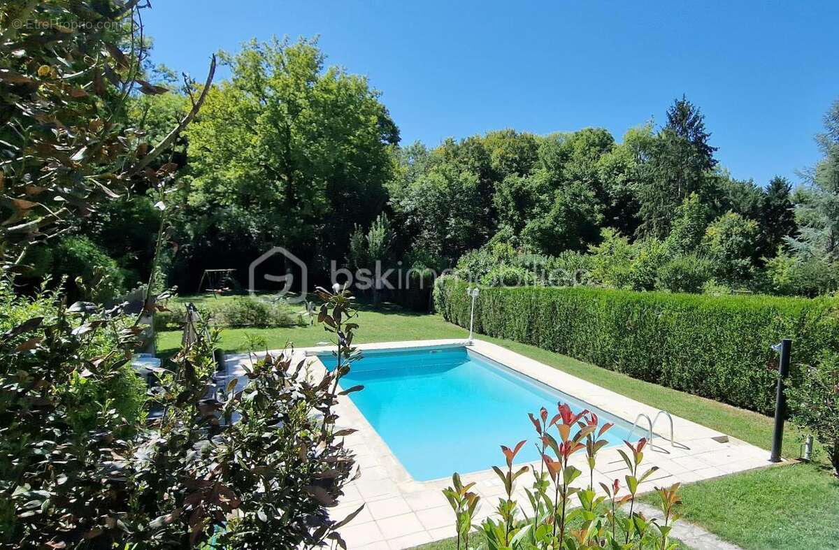 Maison à FONTAINE-LE-PORT