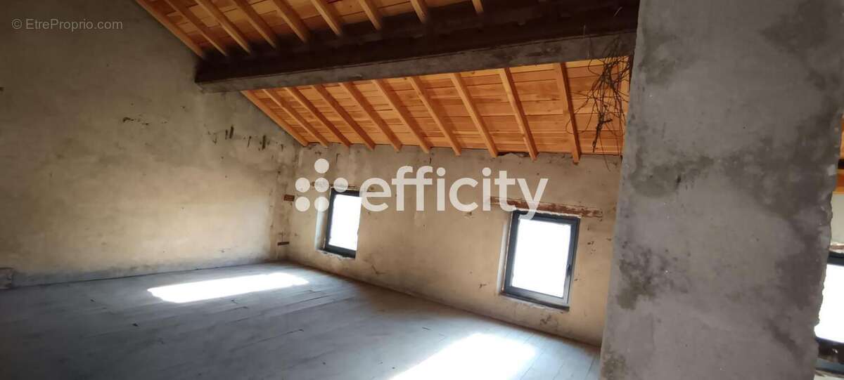 Appartement 240 m² à Celles-Sur-Durolle  - photo 3