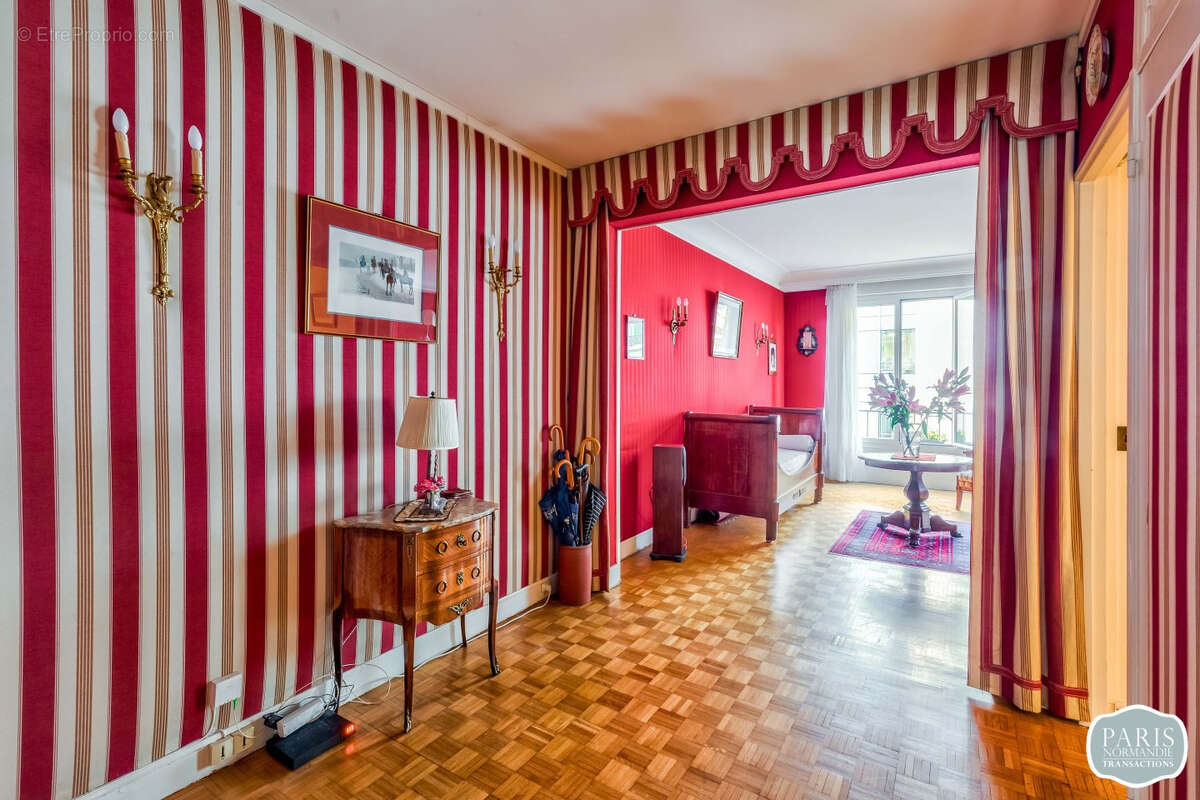 Appartement à PARIS-8E