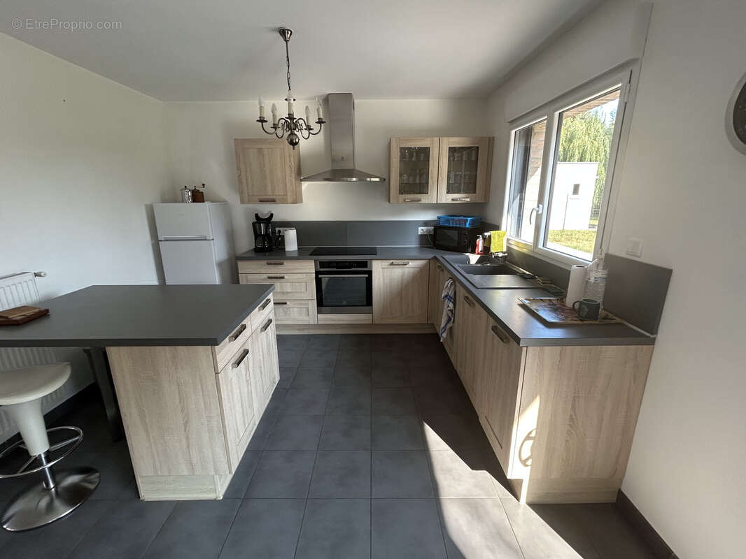 Plain-pied individuel achevé en 2014 développant 110,85m2 et bâti sur 956m2 de parcelle ! - photo 8