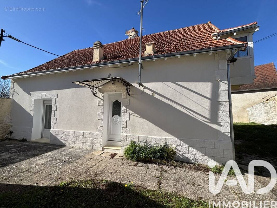 Photo 1 - Maison à TOURNON-SAINT-MARTIN