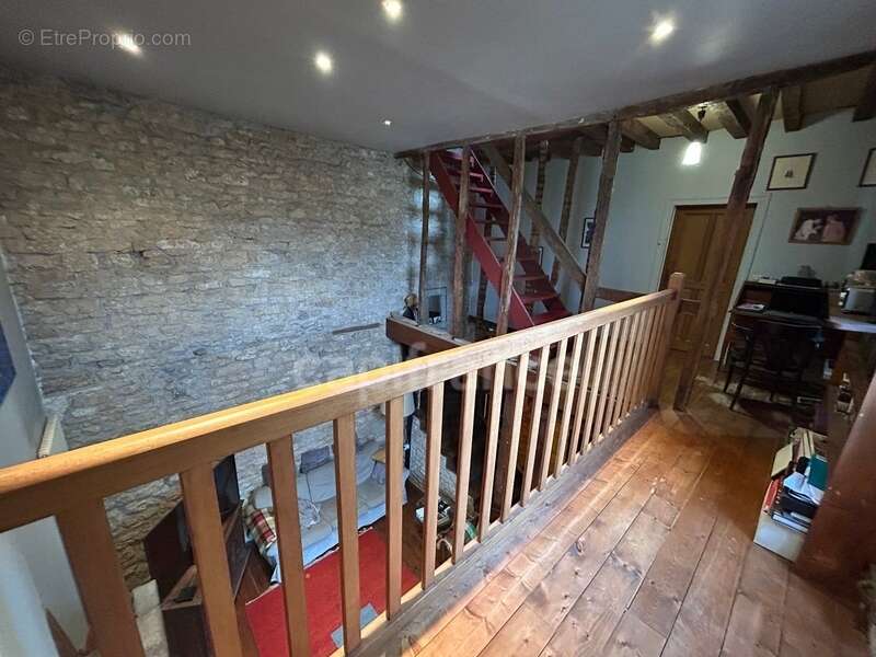 Maison en pierres 5 pièces à Étais-la-Sauvin 89, beaux volumes et cachet - photo 7