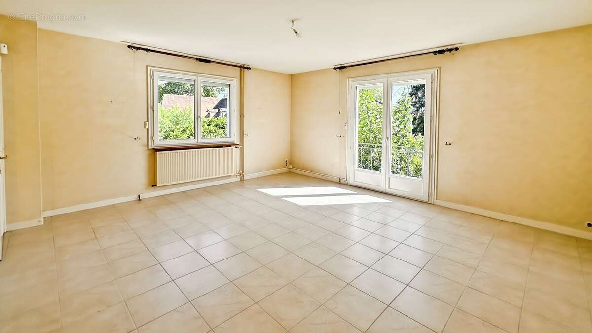 BERGERAC – Maison familiale de 174 m² avec garage, terrain 390 m² - photo 6