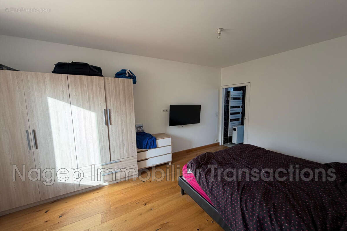 Maison à CREUZIER-LE-NEUF