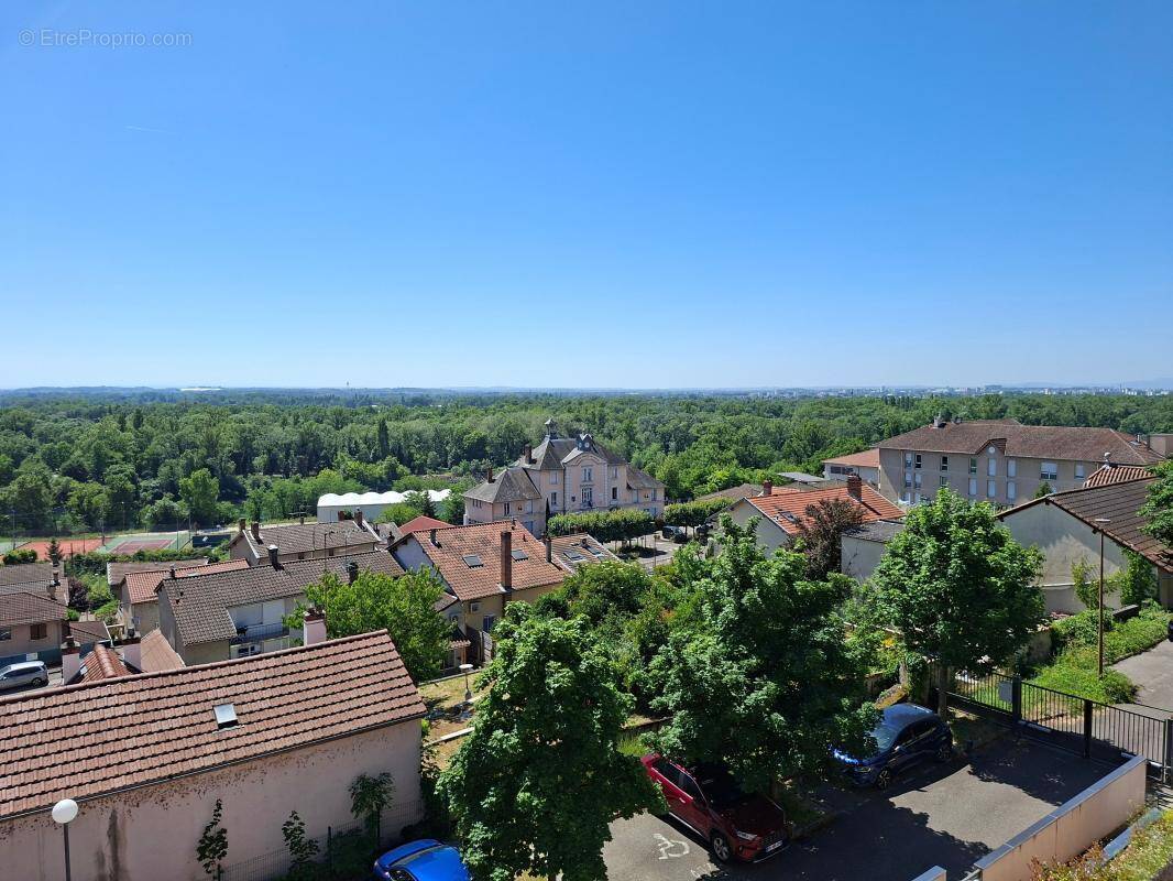 Appartement à NEYRON