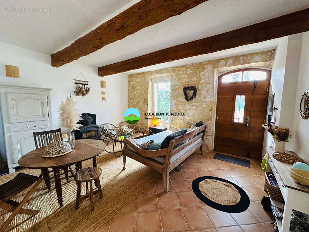 SAINT DIDIER Charmante maison de village en pierre de 100 m² sur 293m² de terrain . - photo 4