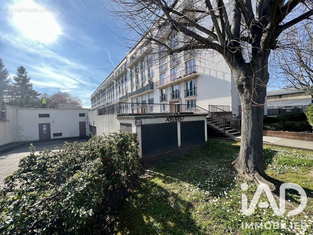 Photo 1 - Parking à IVRY-SUR-SEINE