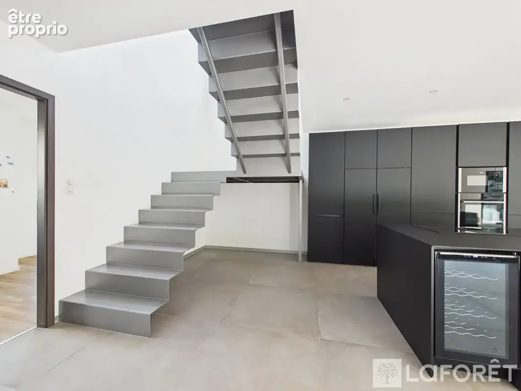 Maison récente avec piscine sur les hauteurs - photo 10